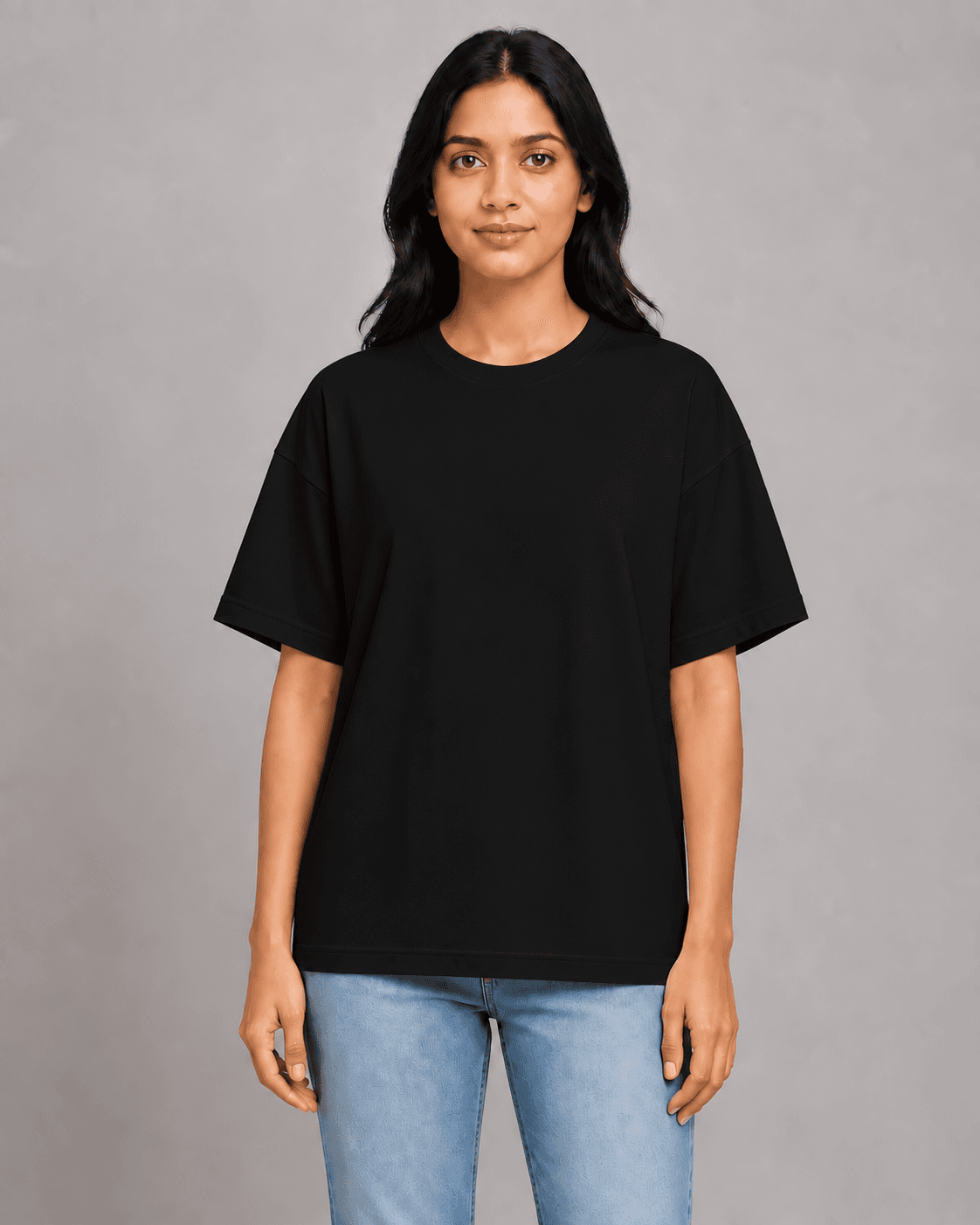 Oversized Black t-shirt worn by a printengine studio model